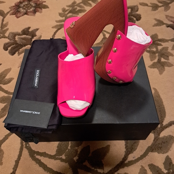 Shoes - Picture 13 of 14